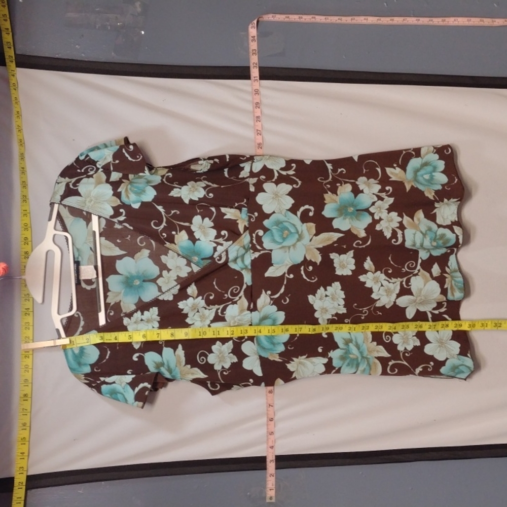 Brown and aqua flower top